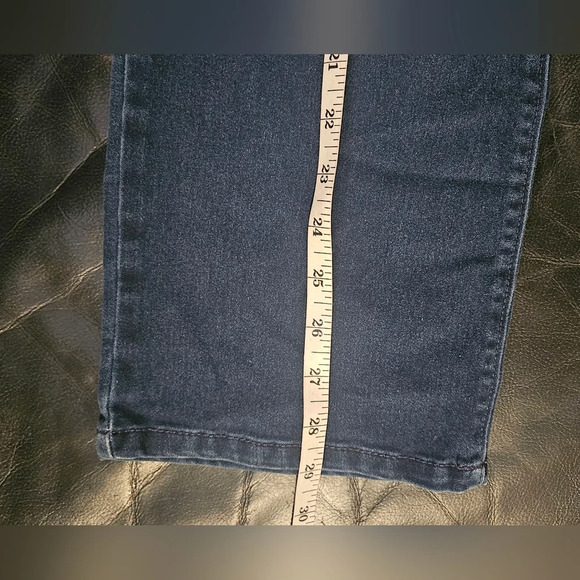 Bandolino Amy Stretchy Contour High Rise Dark Washed Denim Jeans SZ 16 - Picture 6 of 10